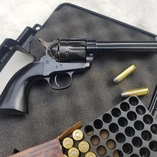 Uberti 1873 Single Action Cattleman Jesse James 45 (Long) Colt 5.5in Blued Revolver – 6 Rounds